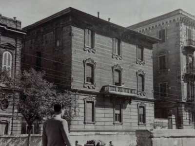 Quest�ultimo fu costruito negli anni 60 a seguito della demolizione di due eleganti edifici di inizio 900, la cui presenza � accertata in alcune fotografia dell�epoca